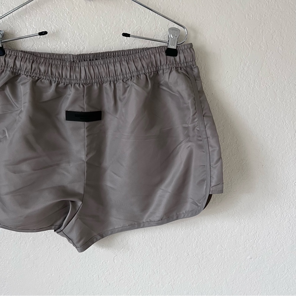 NWT Fear of God ESSENTIALS running shorts size XL - Picture 6 of 10